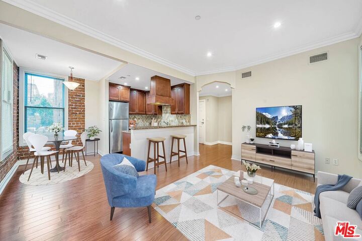 Property Photo:  1236 N Flores St, Unit 402  CA 90069 