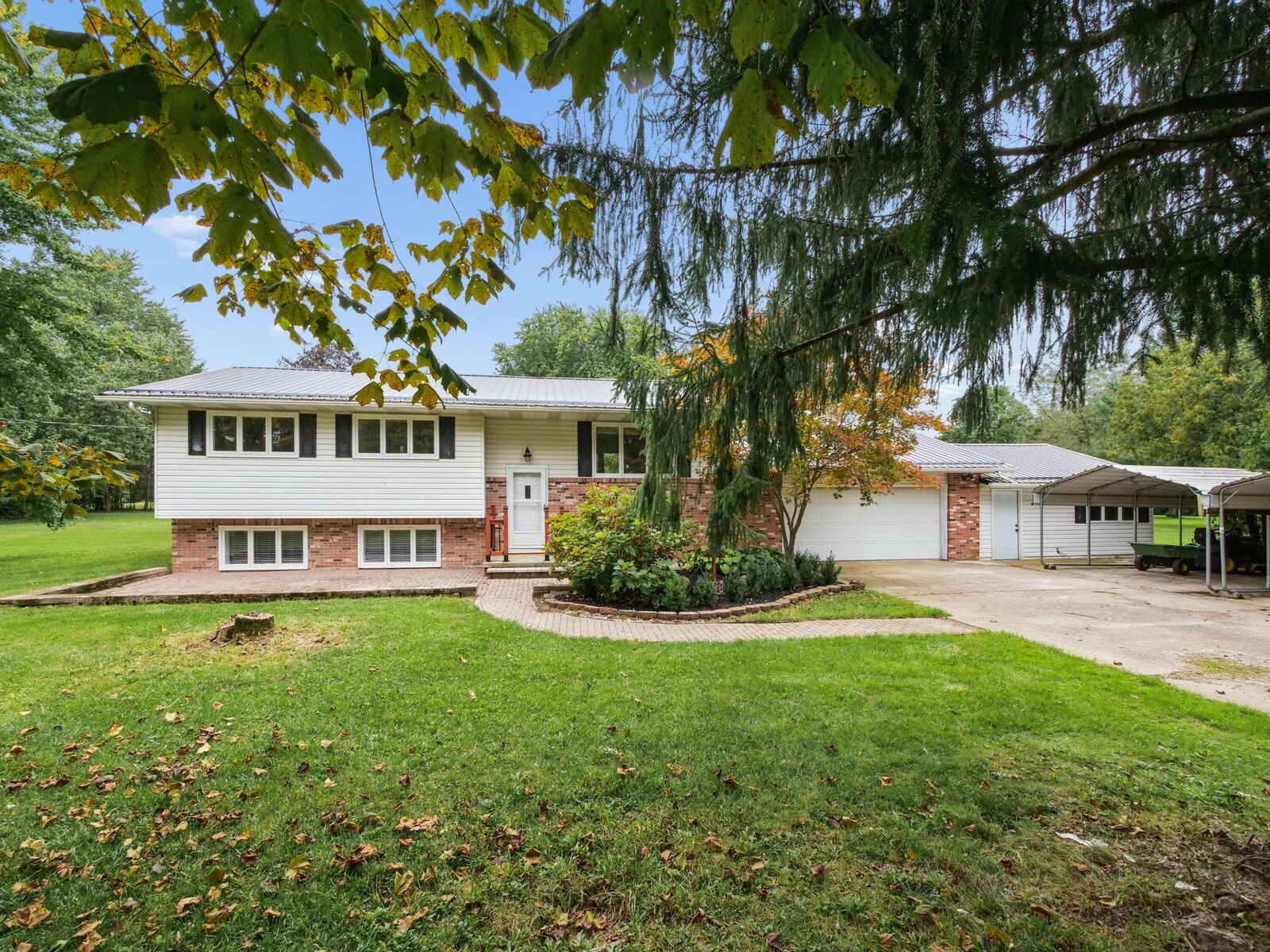Property Photo: 633 Willey Road OH 43015