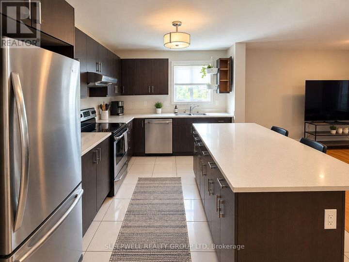 Property Photo:  11 Chestnut Street 2  ON K1S 0Z7 