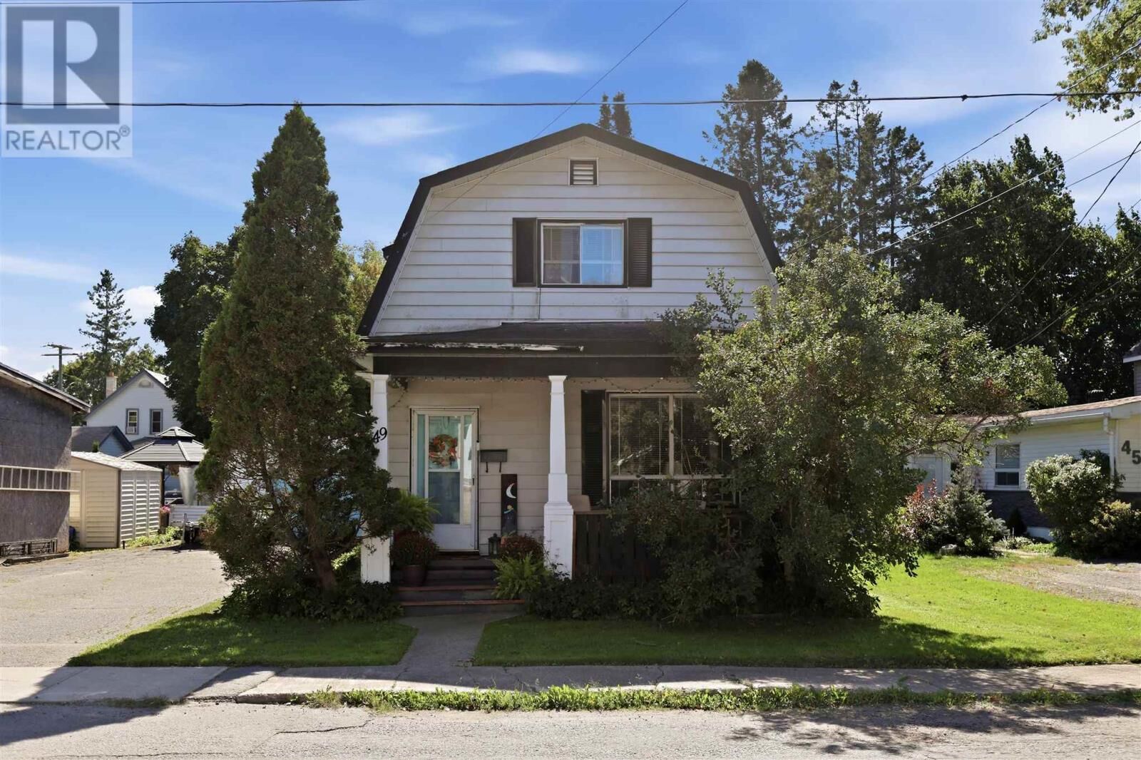Property Photo:  49 Hawthorne Ave  ON P6B 1C6 