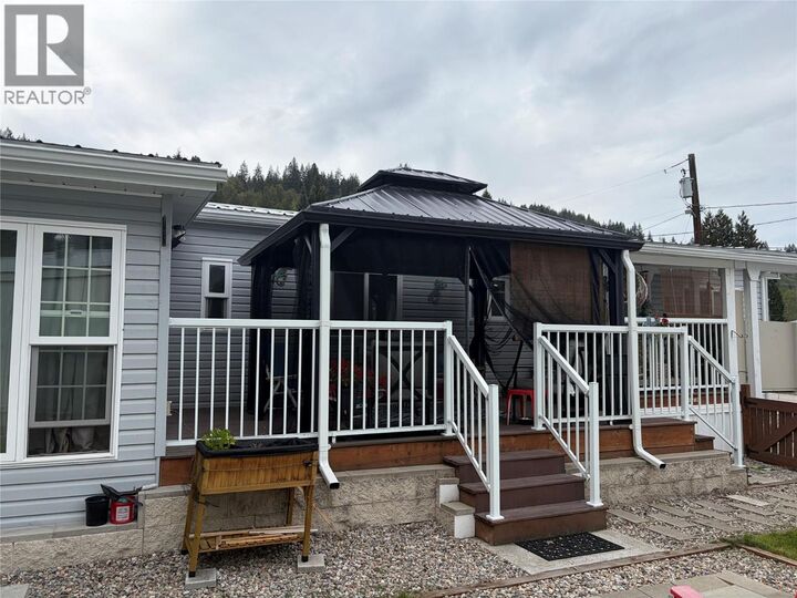 Property Photo: 1601 Columbia Avenue 17 BC V1N 1J1
