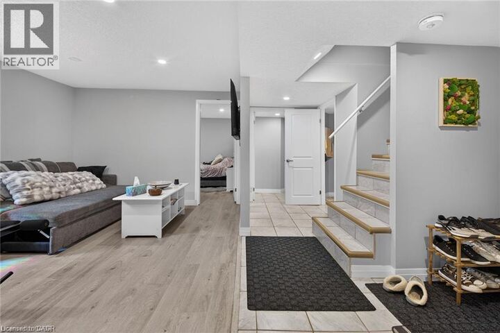 Property Photo: 33 Ruskview Road Lower ON N2M 4S1