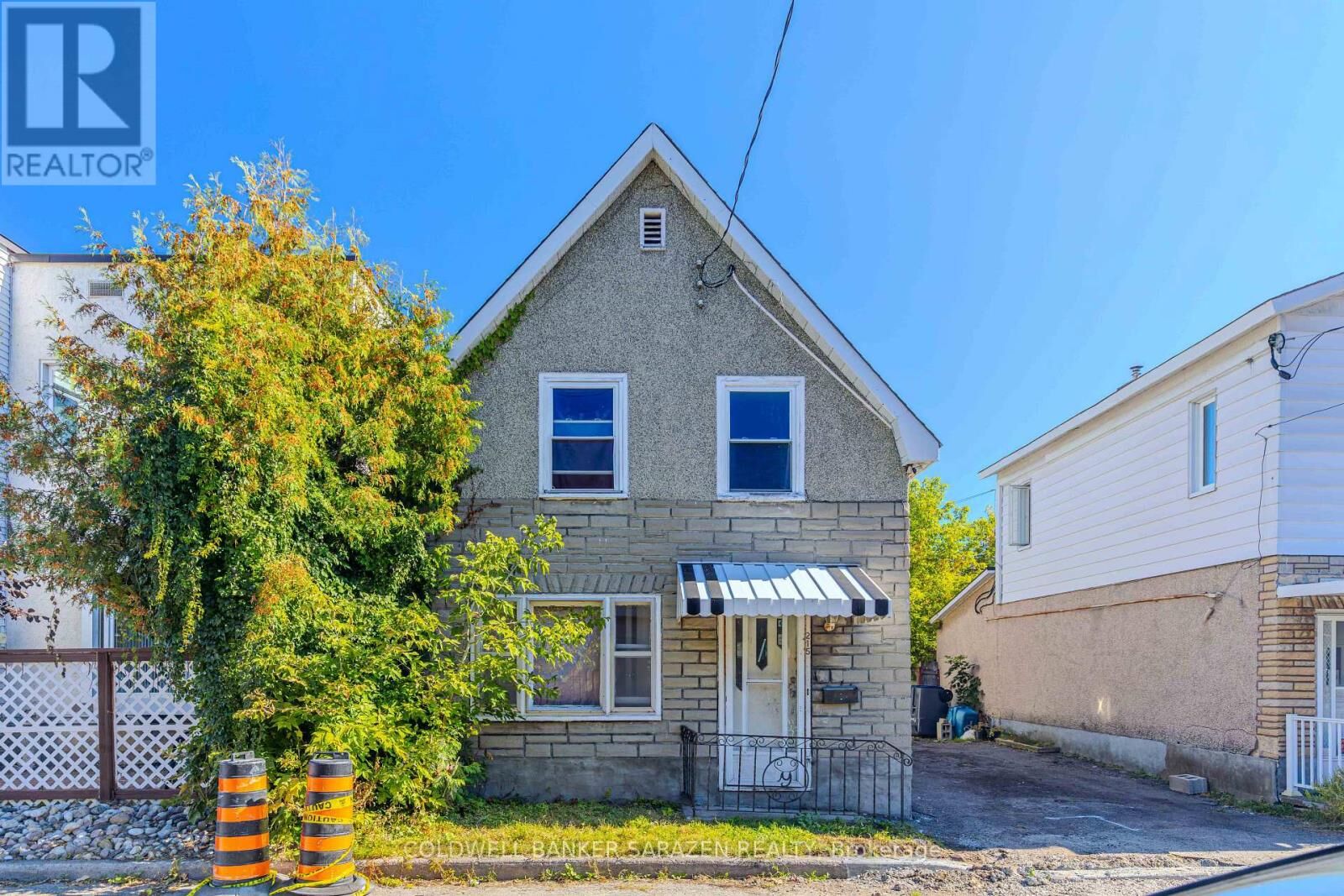 Property Photo: 215 Desrosiers Street ON K1L 7T2
