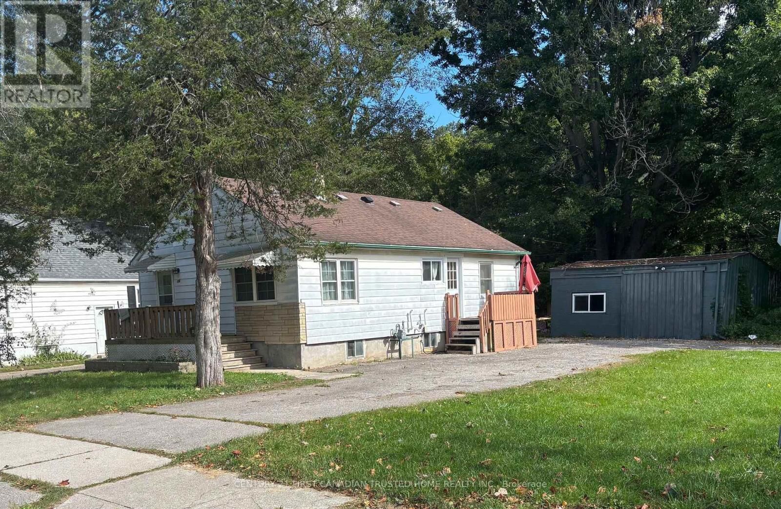 Property Photo:  190 Helena Avenue  ON N5Z 3M2 