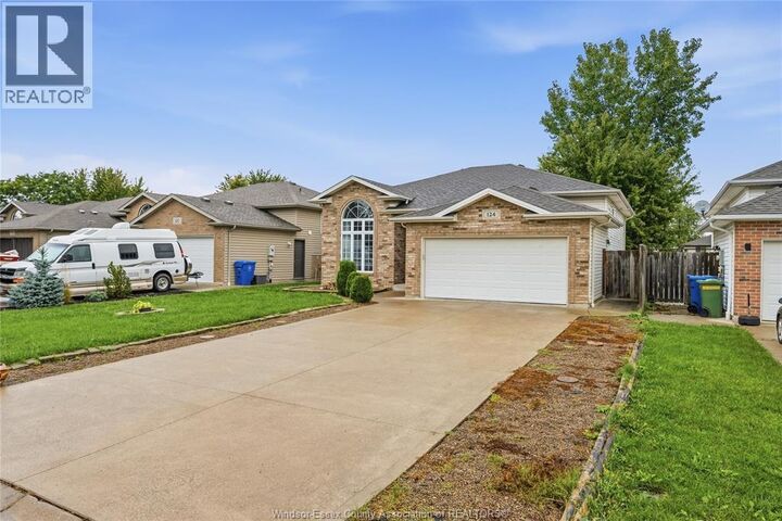 Property Photo:  124 Higgins Crescent  ON N9V 4C6 