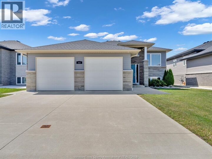 Property Photo:  324 Sweetman Avenue  ON N8M 2Z5 