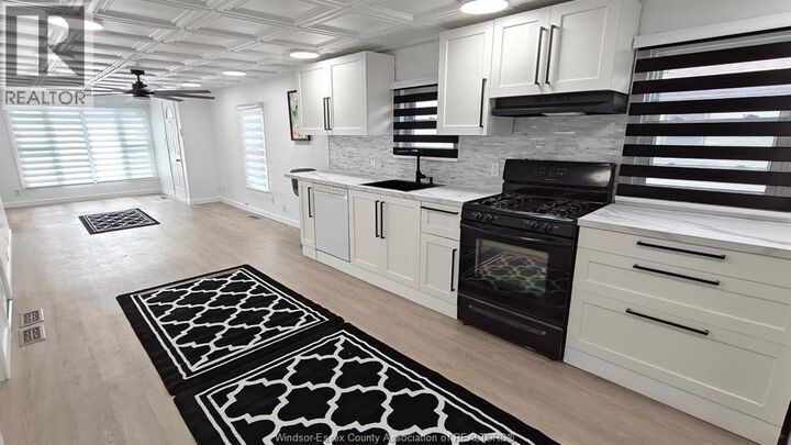 Property Photo:  13 Wills Street  ON N8A 1A1 