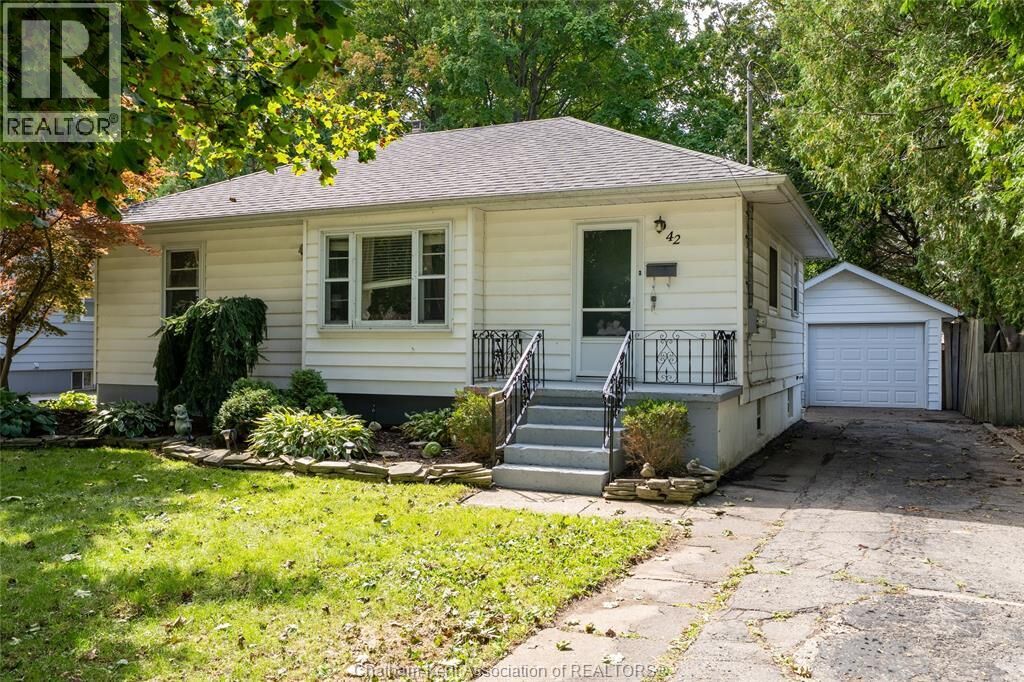 Property Photo:  42 Canterbury Street  ON N7L 3S5 