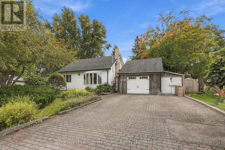 Property Photo:  156 Queen Street South  ON N0G 1Z0 