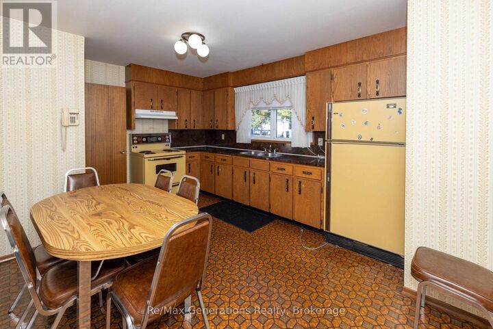 Property Photo:  121 Loyola Place  ON P7C 5N6 