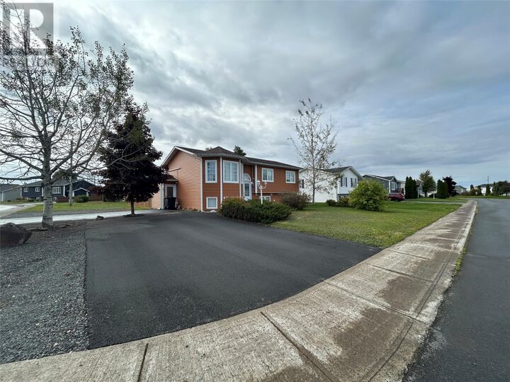 Property Photo:  30 Snow Crescent  NL A2B 1C7 