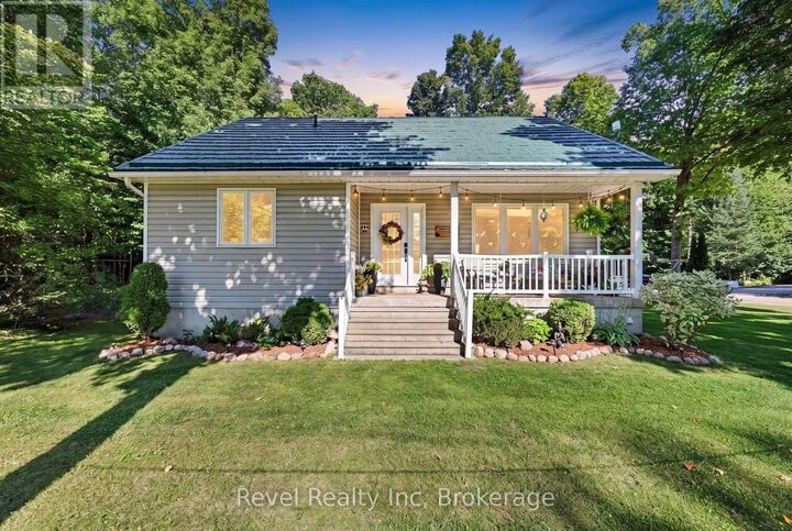 Property Photo:  18 Rue Vanier Road  ON L9M 0J2 