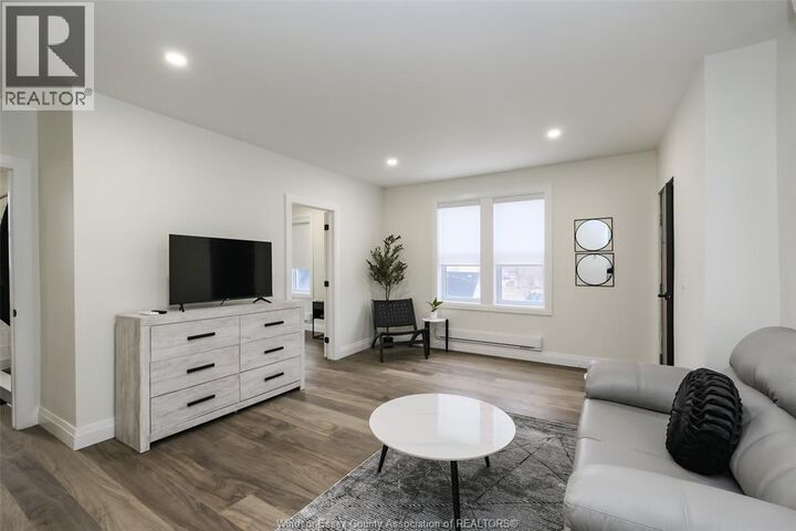 Property Photo:  1231 Unversity Avenue 4  ON N9A 5T2 