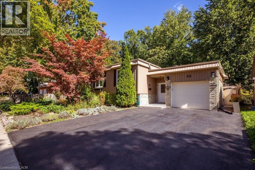Property Photo:  32 Beechwood Avenue  ON N3R 6Z2 