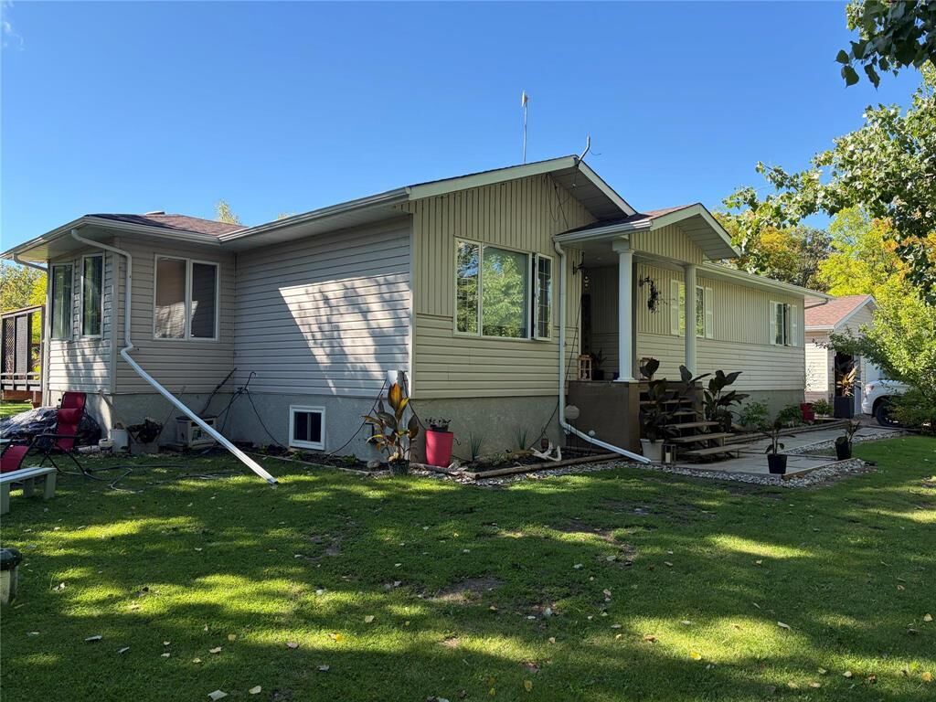 Photo de la propriété: 106 Campbell Avenue West MB R7N 0A1