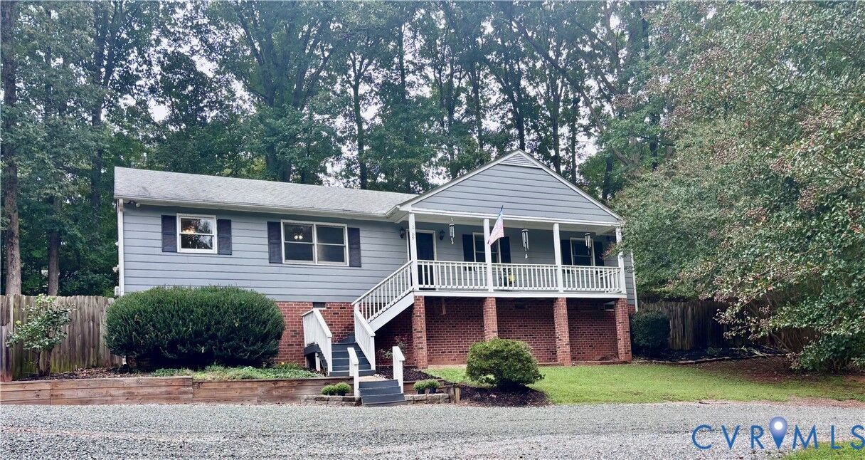 Property Photo: 2109 Autumn Oaks Lane VA 23139