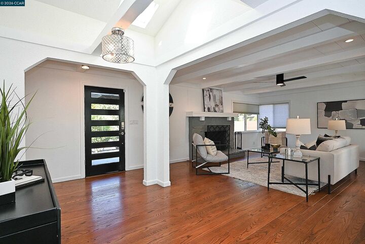 Property Photo:  118 Glen Ct  CA 94595 