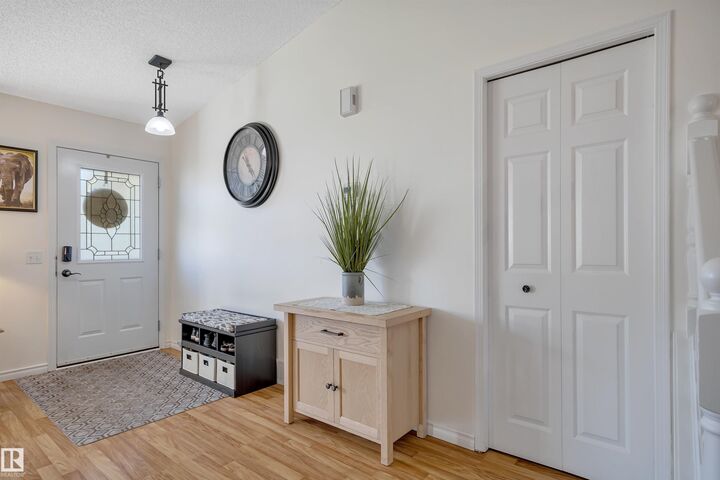 Photo de la propriété: 5735 152A Avenue NW AB T5A 4X7
