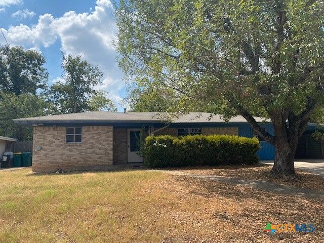 Property Photo:  203 E 14th Avenue  TX 76513 