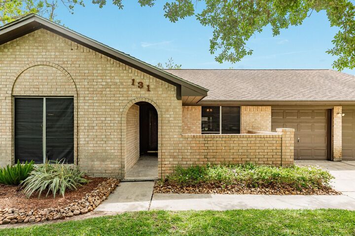 Property Photo: 131 Singleton Street TX 77541