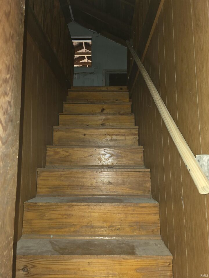 Property Photo:  711 E Oak Street  IN 47601 