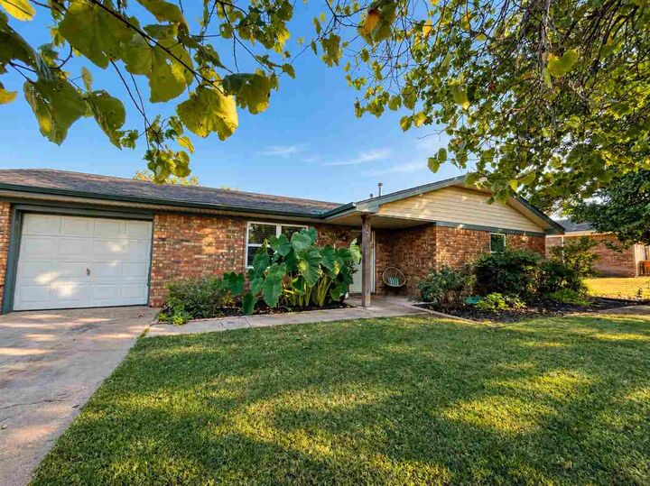 Property Photo:  111 Sunny Ln  OK 73538 