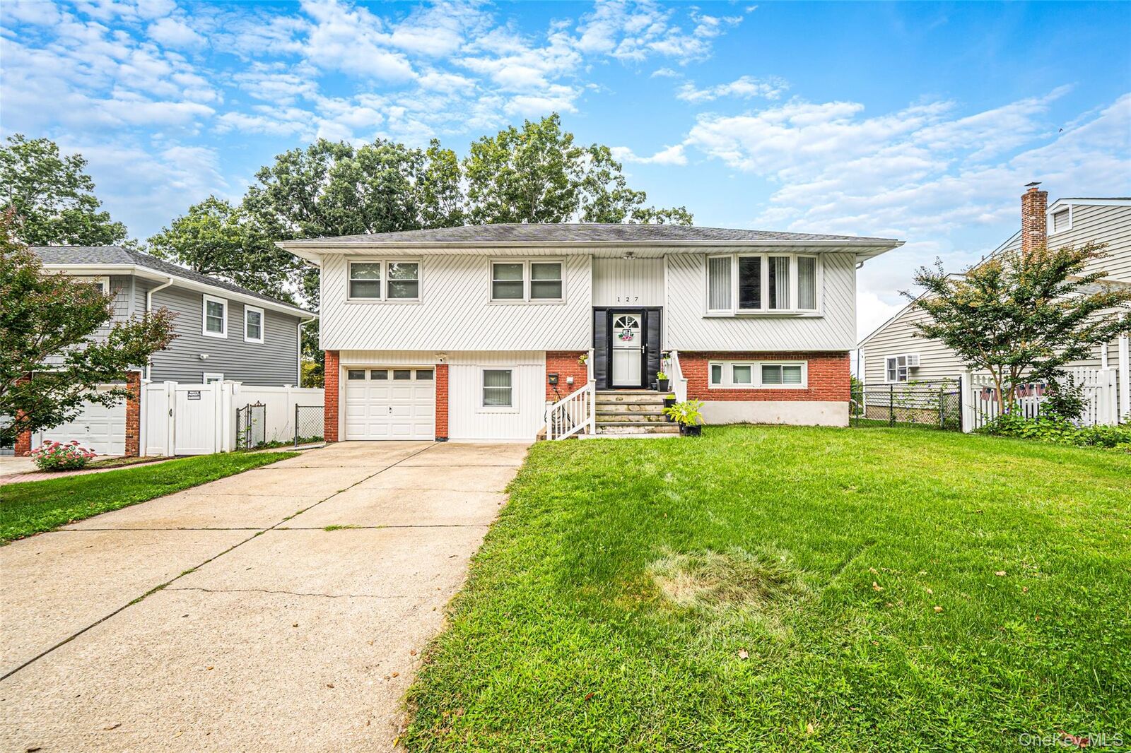 Property Photo:  127 Iceland Drive  NY 11746 
