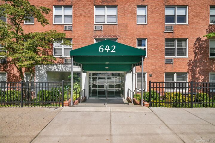 Property Photo: 642 Locust Street 4H NY 10552