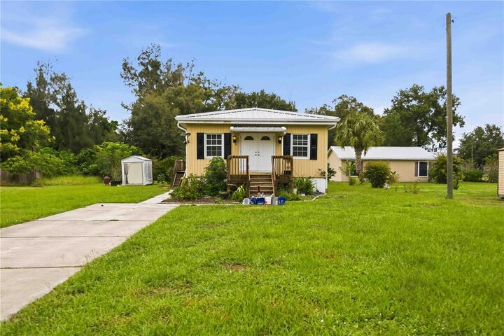 Property Photo: 408 W Palmetto Street FL 34266