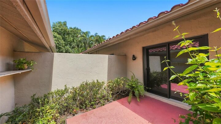 Property Photo:  4802 Kestral Park Circle 22  FL 34231 