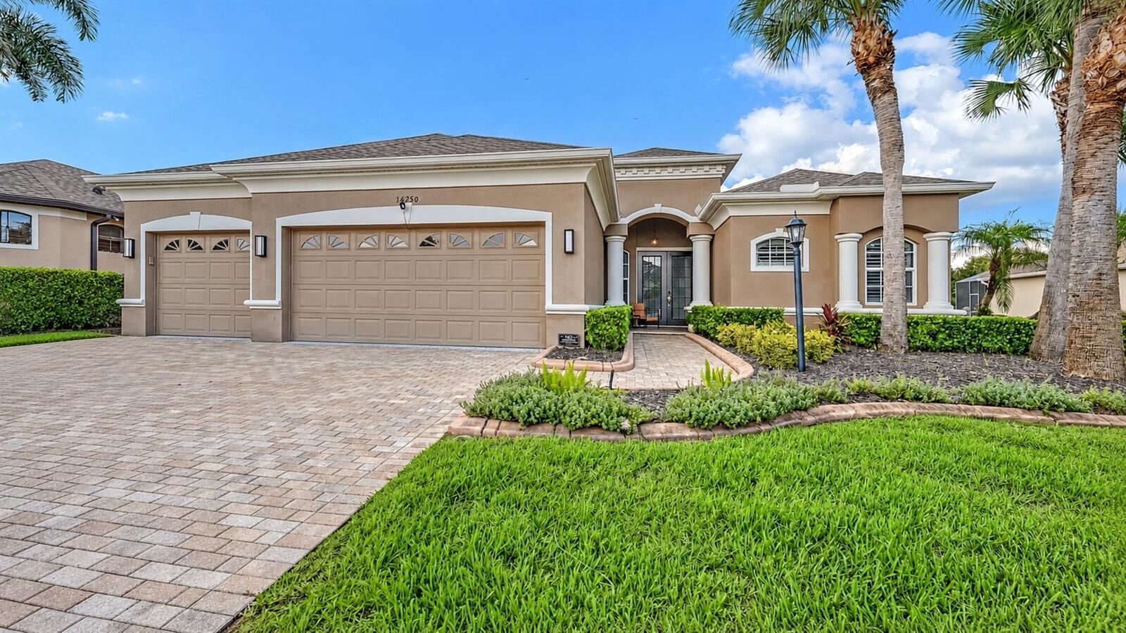 Property Photo: 14250 Sundial Place FL 34202