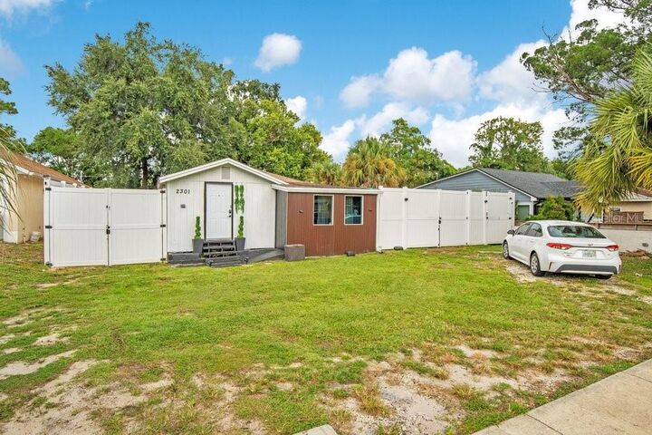 Property Photo:  2301 Drake Drive  FL 32810 