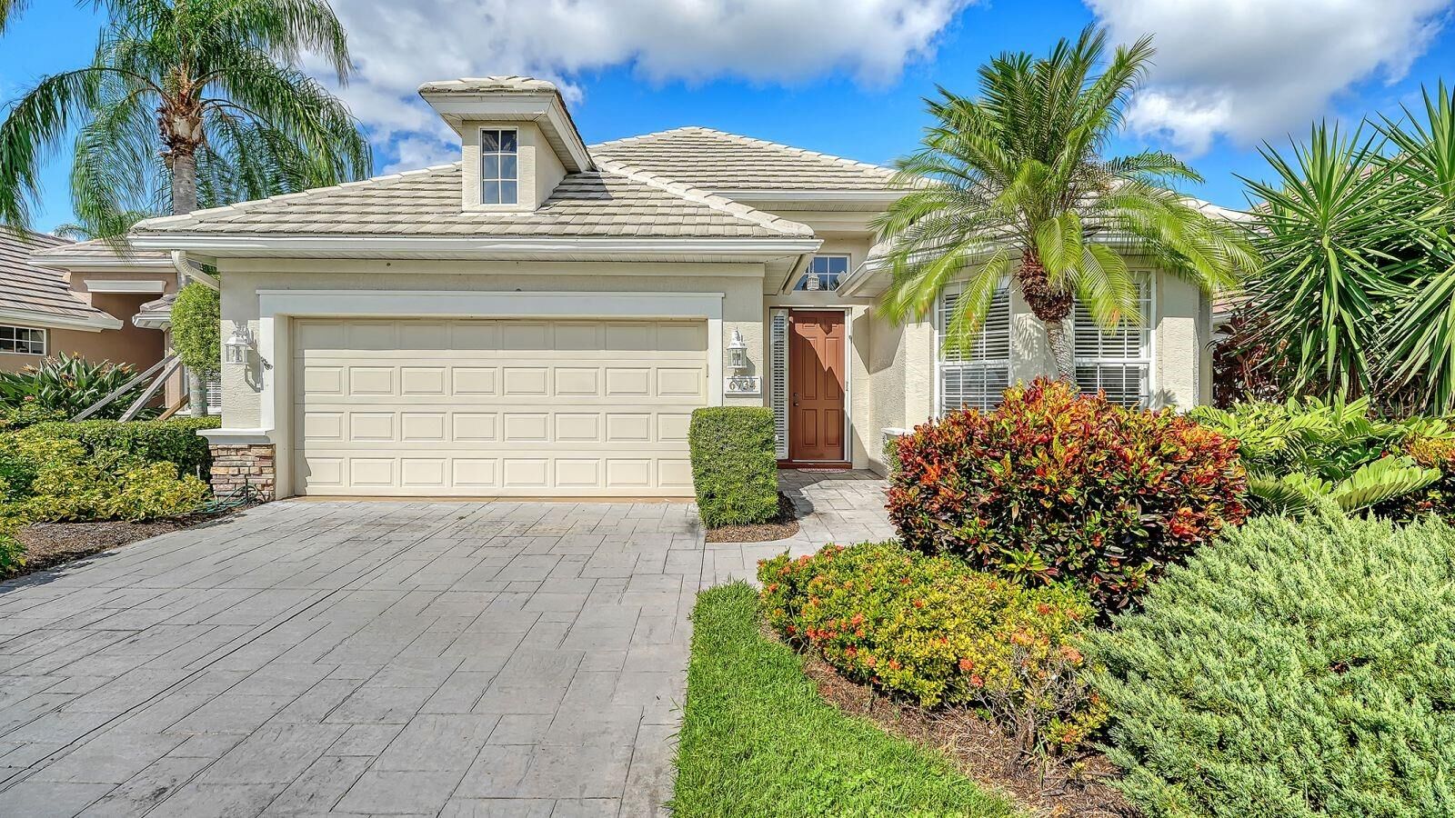 Property Photo: 6734 Pebble Beach Way FL 34202