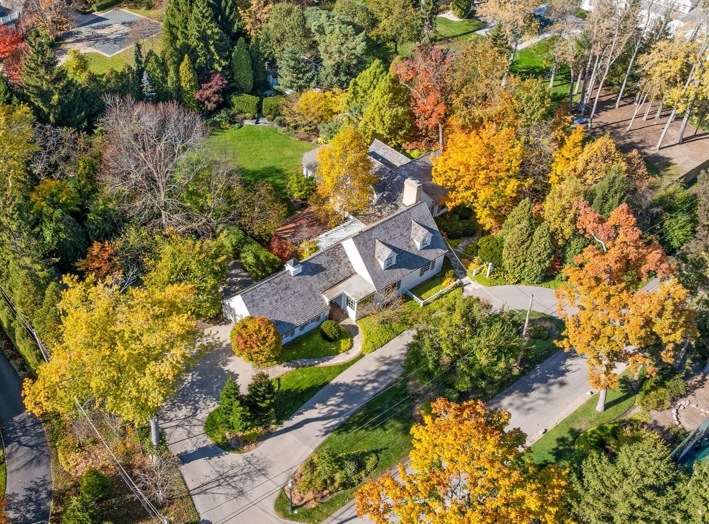 Property Photo: 1070 Meadow Lane IL 60045