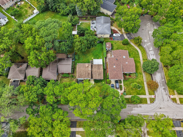 Property Photo: 842 S School Street IL 60148