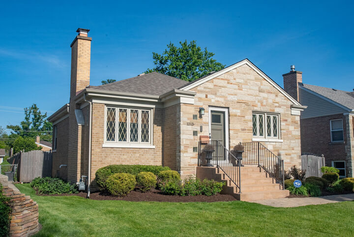 Property Photo:  1213 Kemman Avenue  IL 60526 