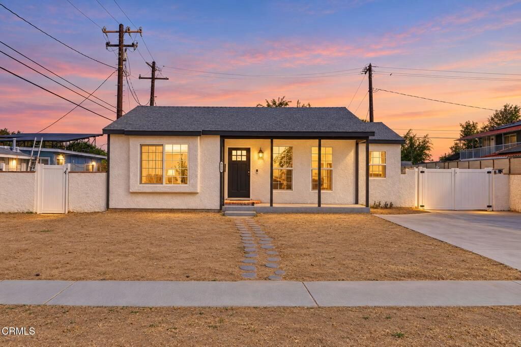 Property Photo:  1309 W Jackman Street  CA 93534 