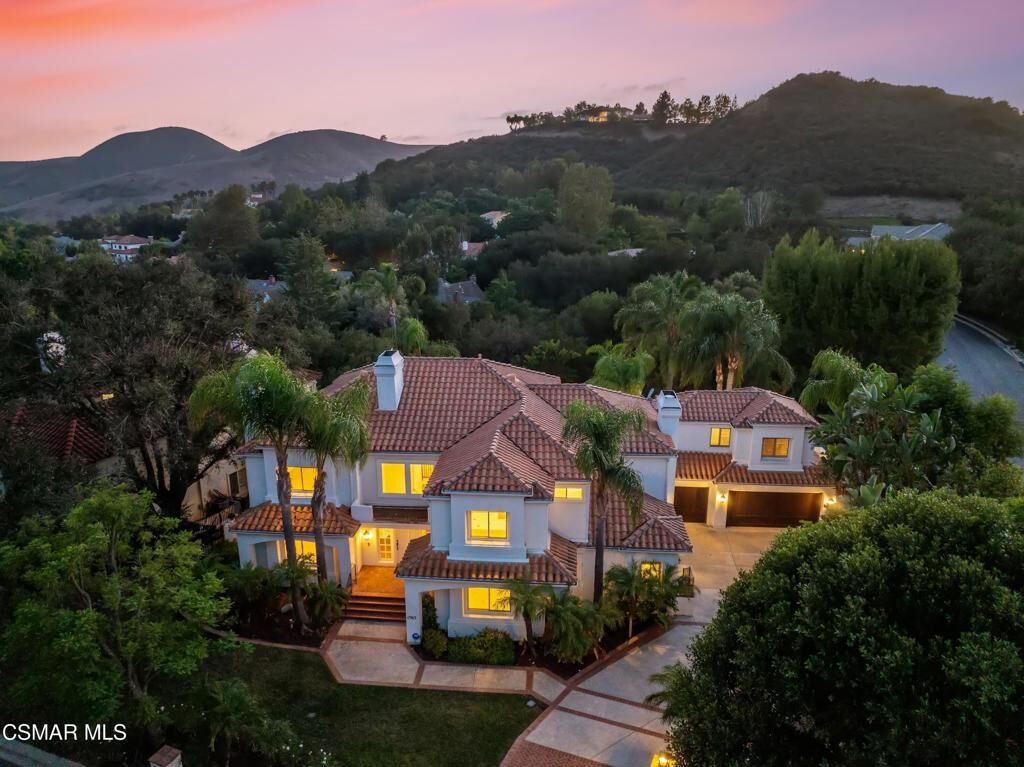 Property Photo: 1565 Falling Star Avenue CA 91362