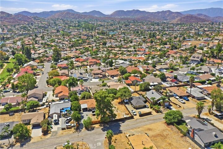 Property Photo:  44 Vista Way  CA 92586 