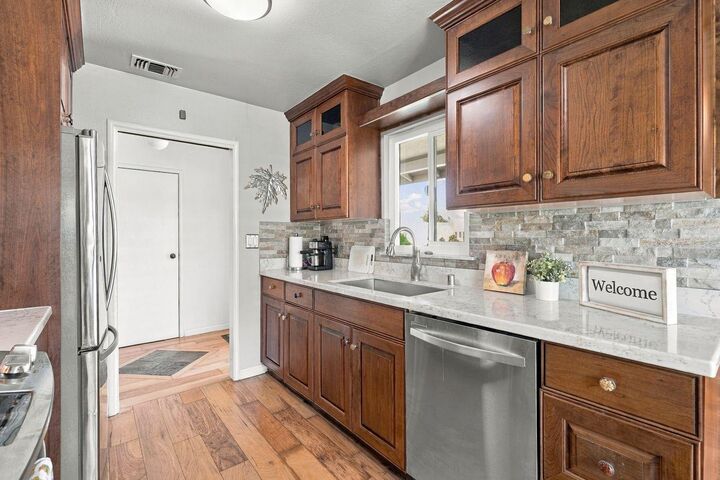 Property Photo: 5248 Fernwood Way CA 95841