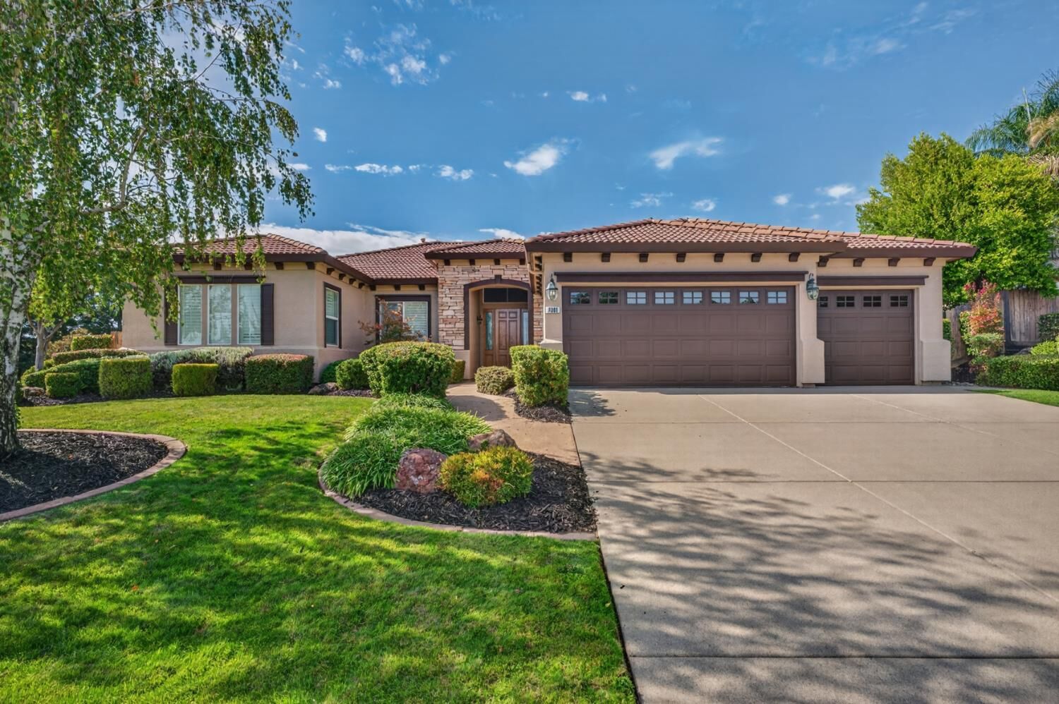 Property Photo: 7001 Pembroke Way CA 95677