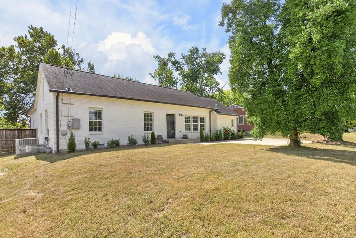 Property Photo:  541 Harding Pl  TN 37211 