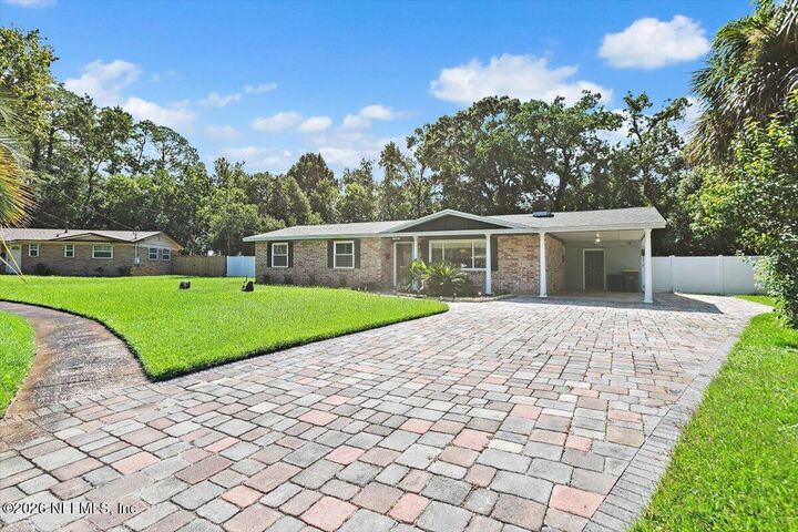 Property Photo: 5698 Weber Lane FL 32207