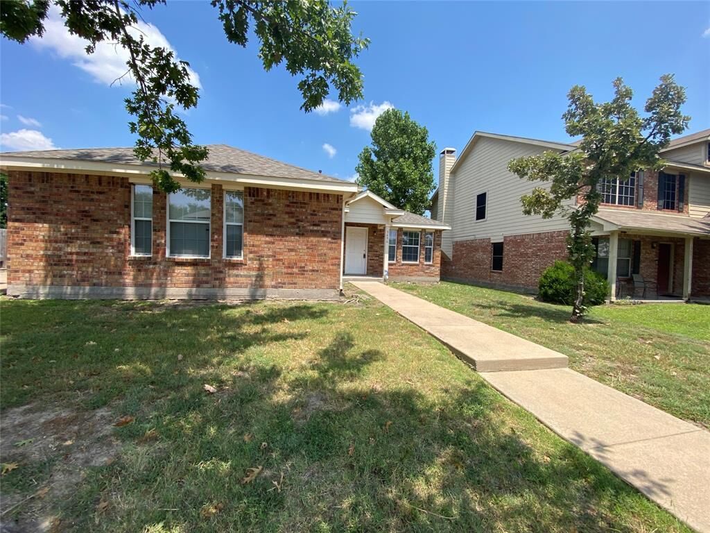 Property Photo: 3496 Hawthorne Trail TX 75032