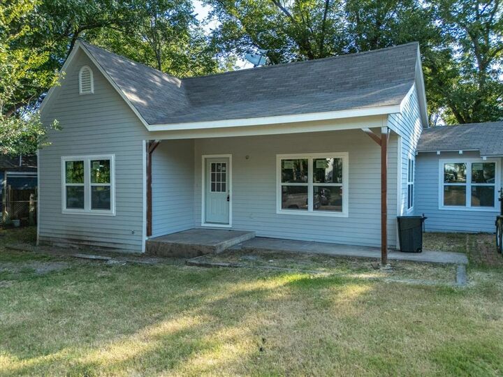 Property Photo:  1106 N McKinney Street  TX 75119 