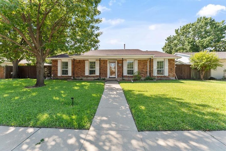 Property Photo:  1813 Dodge Trail  TX 75052 
