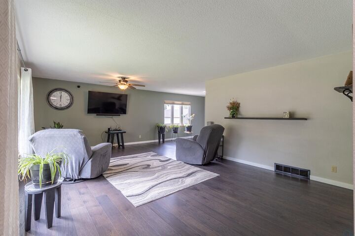 Property Photo:  909 Evans Street  IA 51055 