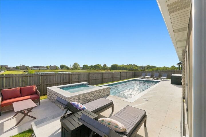 Property Photo:  1511 Cullinan Street  AR 72719 
