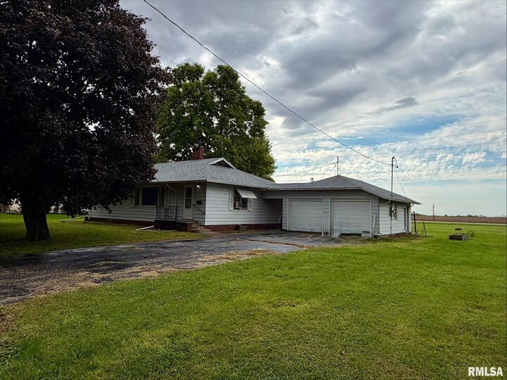 Property Photo: 552 E 2nd Avenue IL 61490