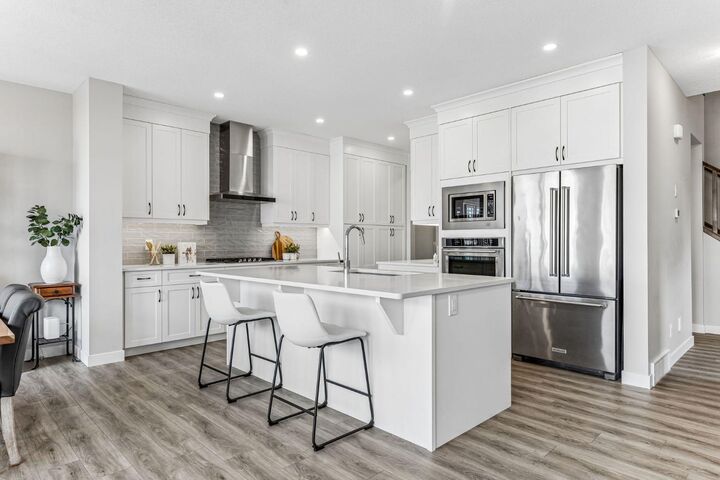 Property Photo:  264 Riviera Way  AB T4C 0Z2 
